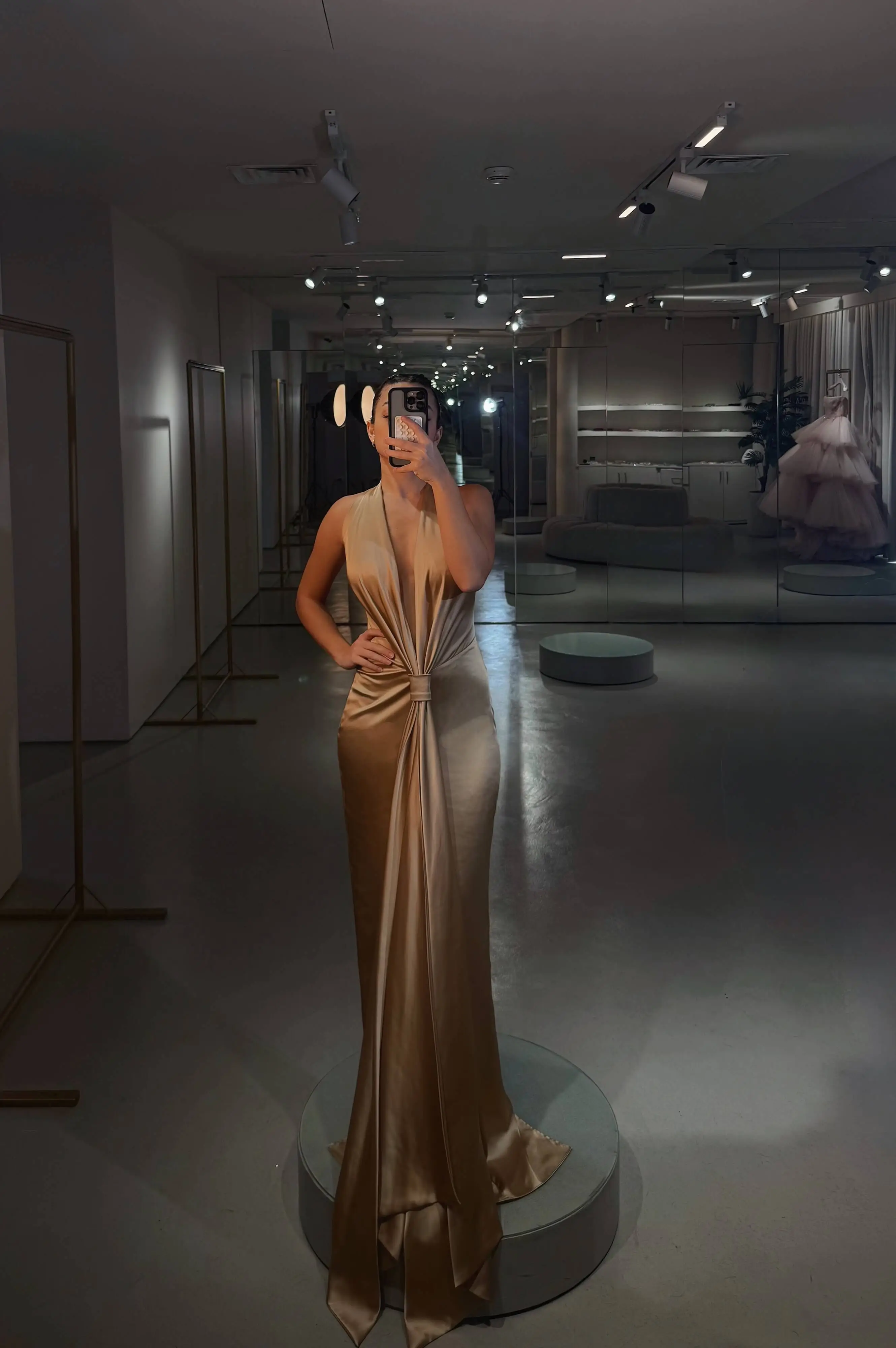 “ JULIANA  “ - LONG - STRAPS - V-CUT -FLOWY ( SILK ) - OPEN BACK 