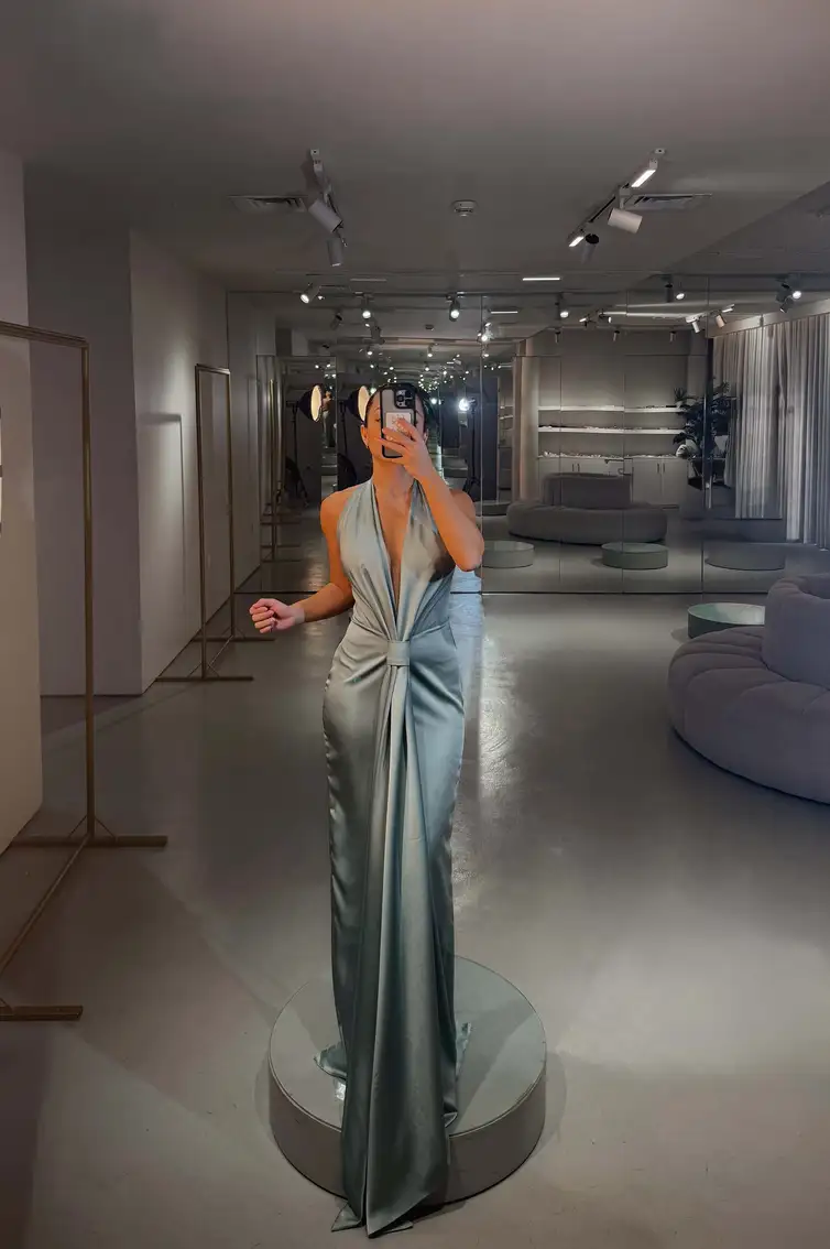 “ JULES   “ - LONG - STRAPS - V-CUT -FLOWY ( SILK ) - OPEN BACK 