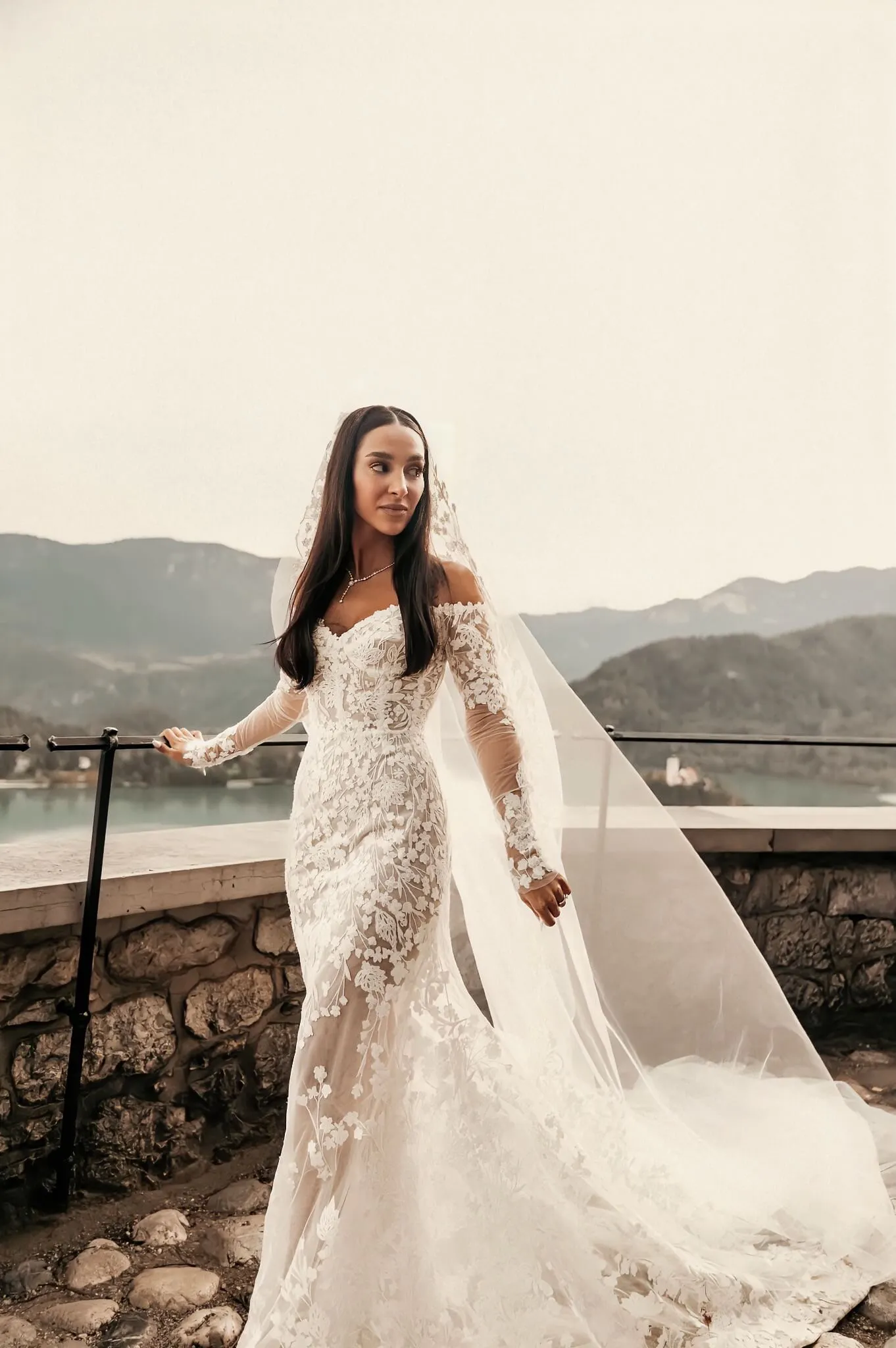 “INAYA” - LONG - OFF SHOULDER - MERMAID (WITH VEIL)