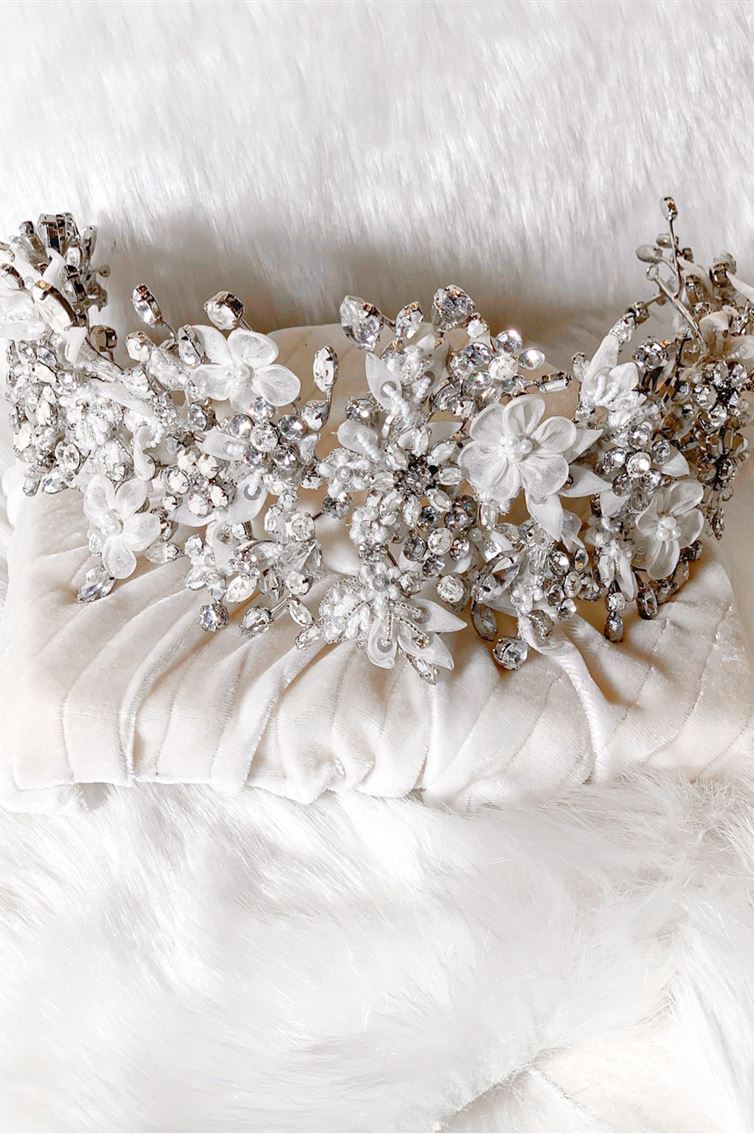  SILK AND METAL FLOWERS