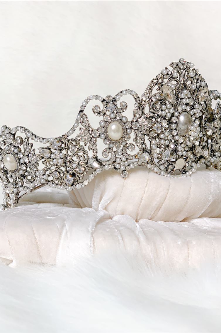 VINTAGE PEARLY CROWN