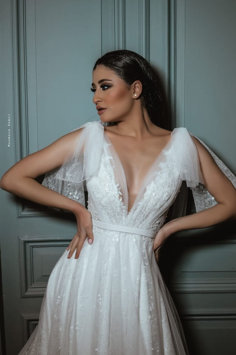 'FEMININE BEAUTY' - V CUT - A-LINE CUT (VEIL)